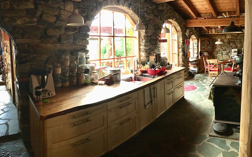 Kuhinja sa pogledom na staklenik