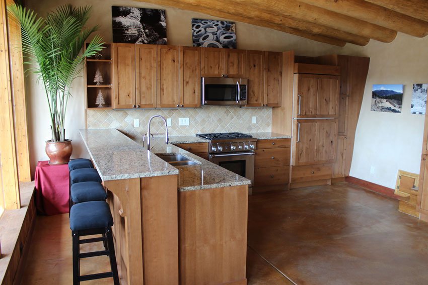 Kuhinja u kamenoj kući van mreže