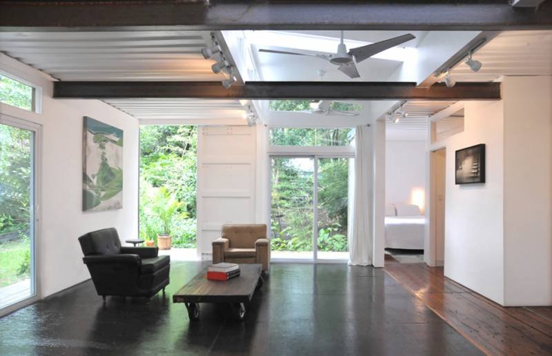 Unutrašnjost kuće od kontejnera - dnevni boravak